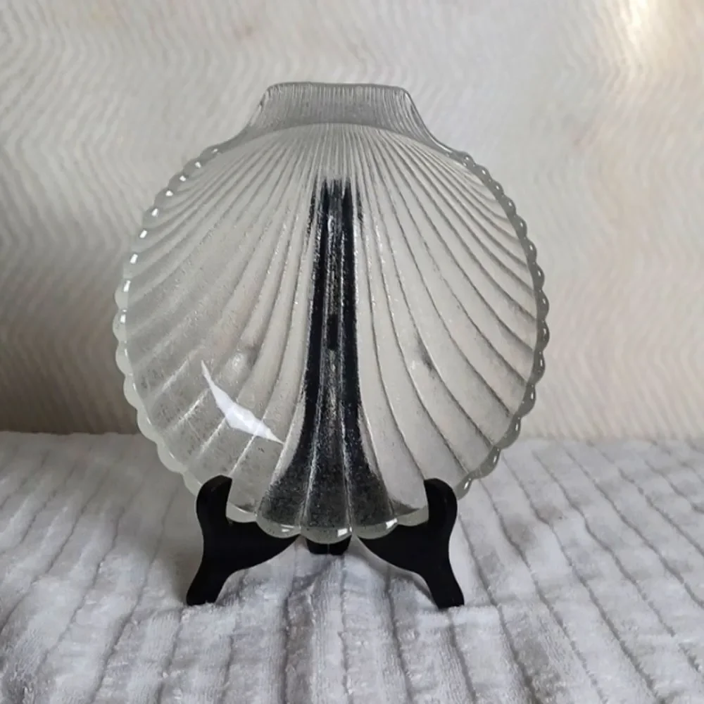 CLEAR GLASS Vintage Salad Shell Bowl